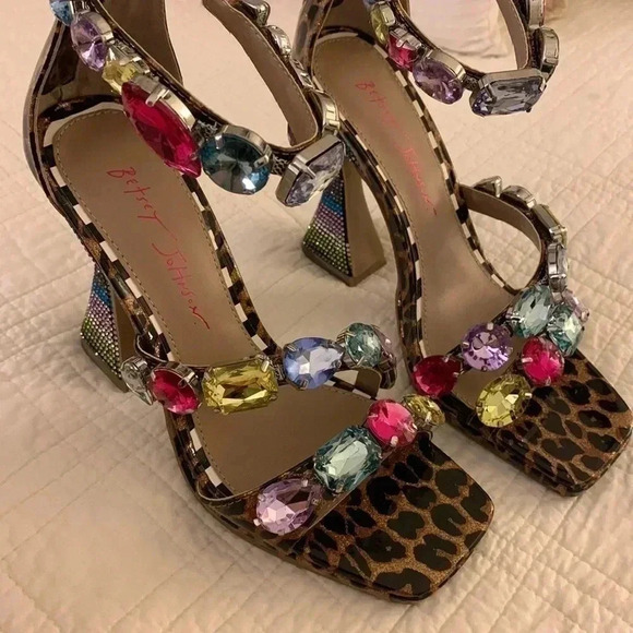 Betsey Johnson - Picture 1 of 5